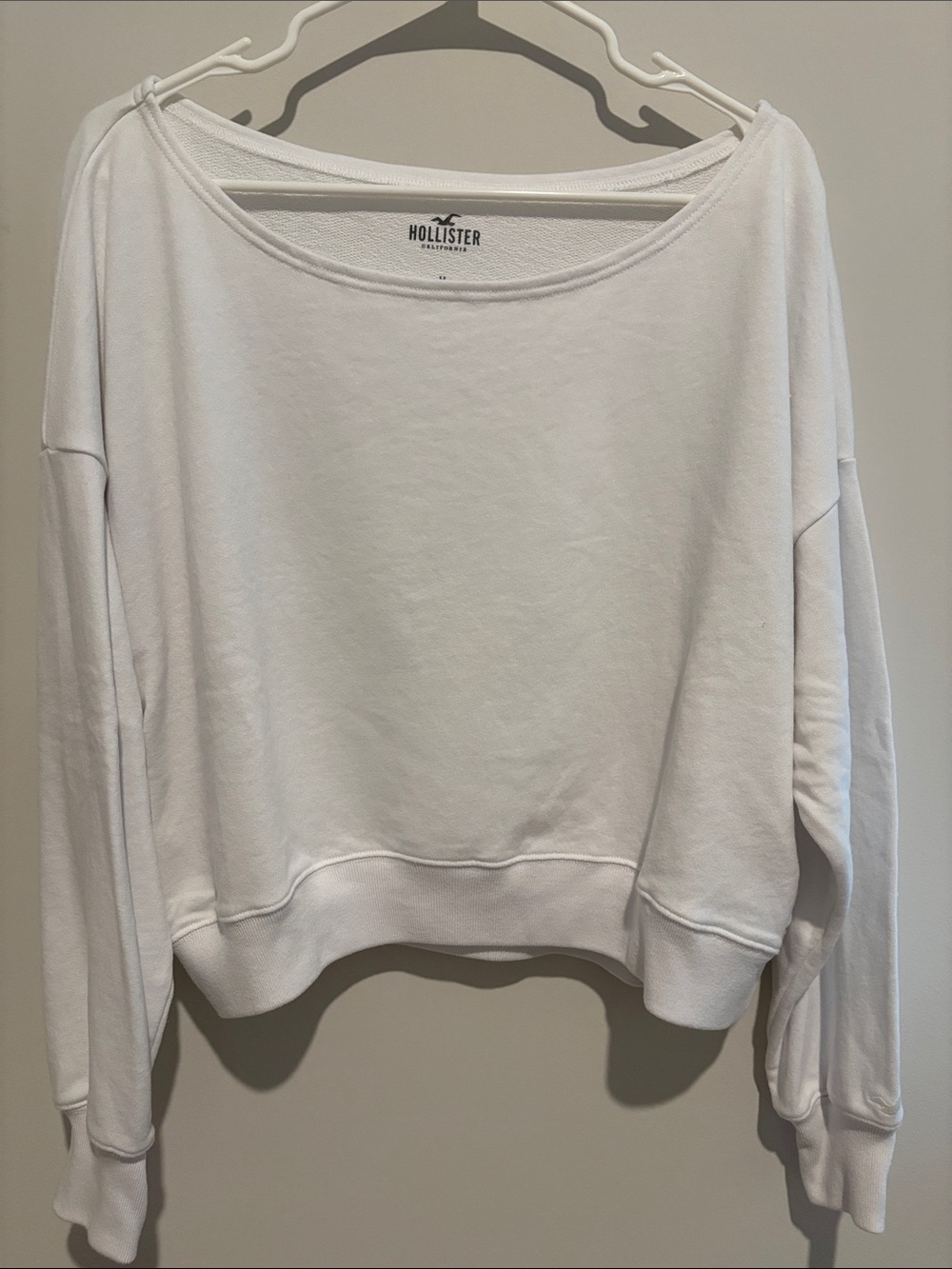 Hollister White Scoop Neck Cropped Pullover